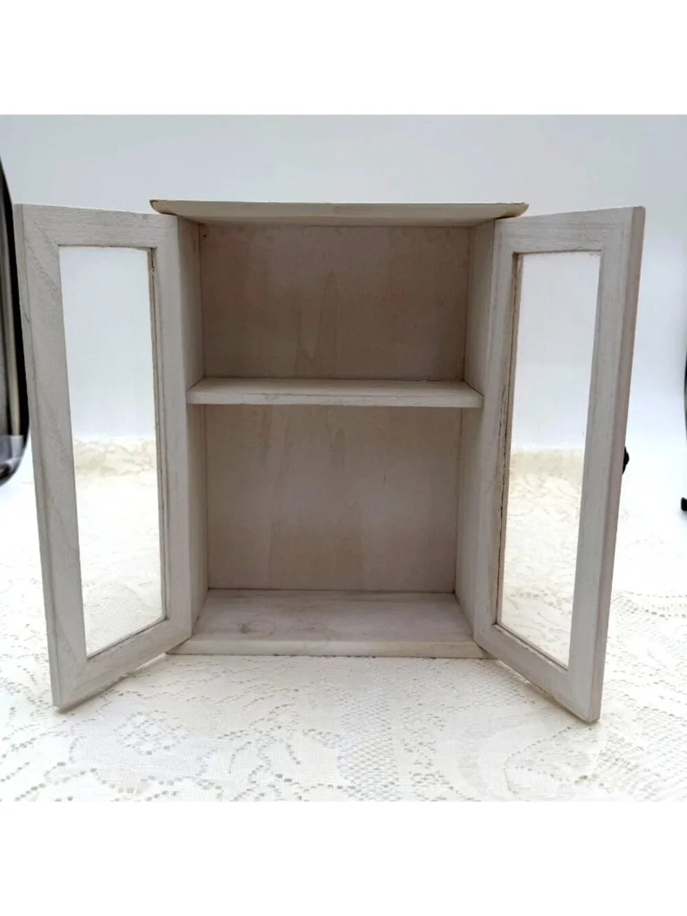 White Wooden Display Cabinet Glass Doors Vintage-Style Handles 11